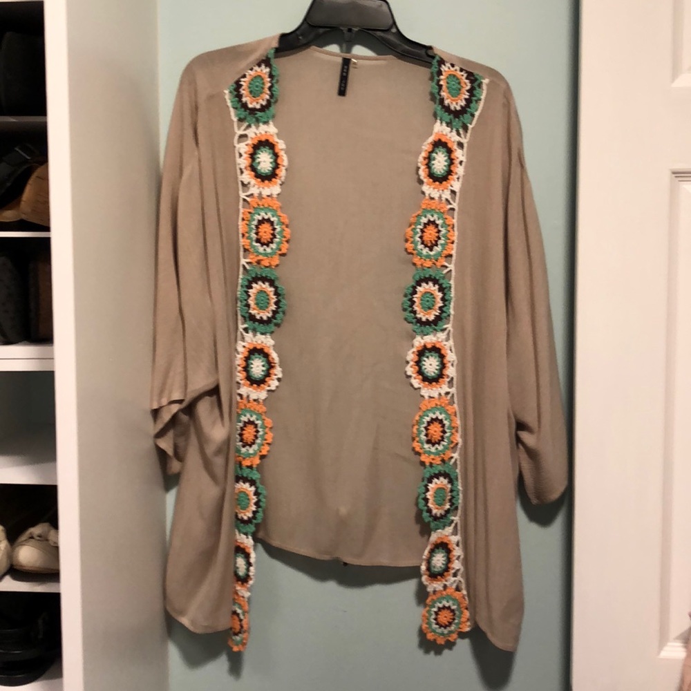 Kimono with crochet trim